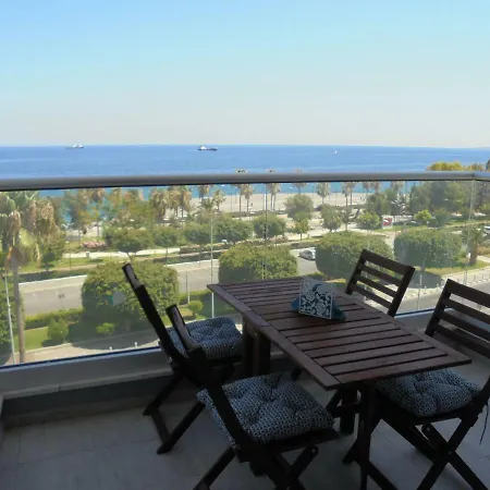 Apartment Kermia Court - Beach-front, Modern 2 Bedroom -sleeps 6