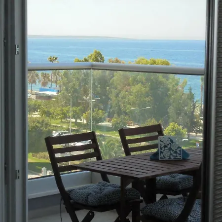 Kermia Court - Beach-front, Modern 2 Bedroom -sleeps 6 Limassol