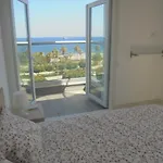 Kermia Court - Beach-front, Modern 2 Bedroom -sleeps 6