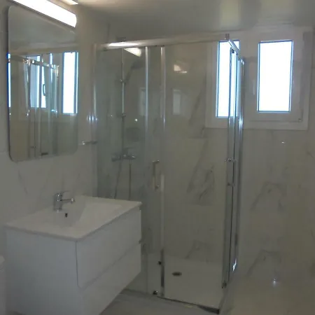 Lejlighed Kermia Court - Beach-front, Modern 2 Bedroom -sleeps 6