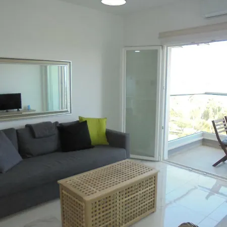 아파트 Kermia Court - Beach-front, Modern 2 Bedroom -sleeps 6 레메소스