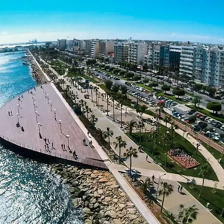 Kermia Court - Beach-front, Modern 2 Bedroom -sleeps 6 * לימסול