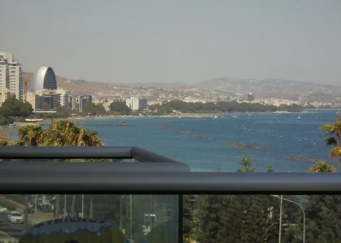 Kermia Court - Beach-front, Modern 2 Bedroom -sleeps 6 *