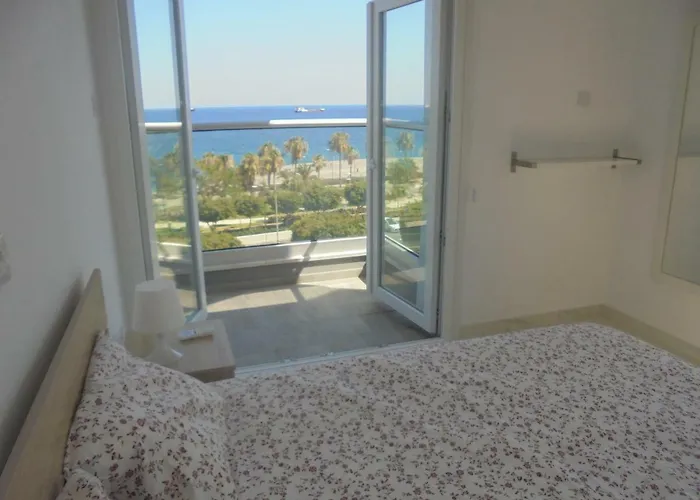 Kermia Court - Beach-front, Modern 2 Bedroom -sleeps 6