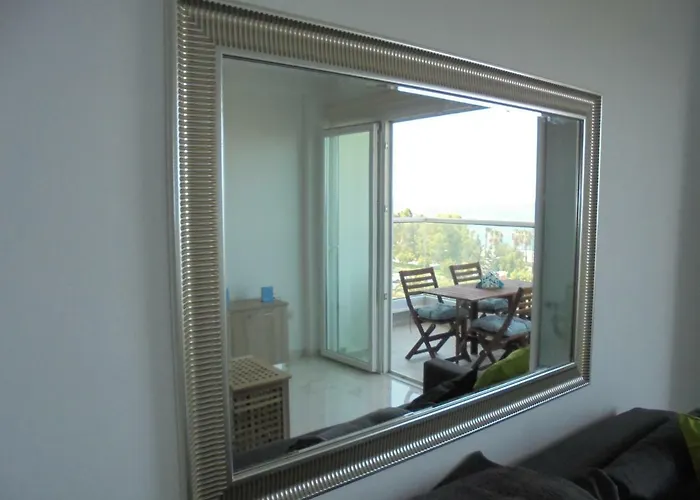 Daire Kermia Court - Beach-front, Modern 2 Bedroom -sleeps 6 Limasol