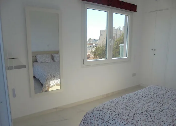 Kermia Court - Beach-front, Modern 2 Bedroom -sleeps 6 Daire