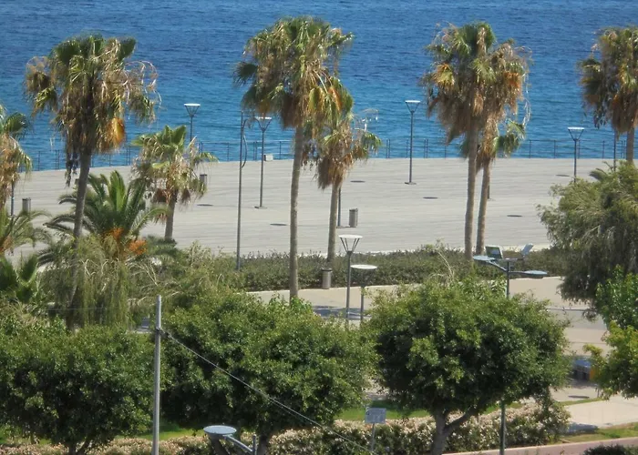 Kermia Court - Beach-front, Modern 2 Bedroom -sleeps 6 Daire Limasol
