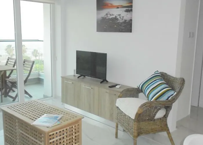 Kermia Court - Beach-front, Modern 2 Bedroom -sleeps 6